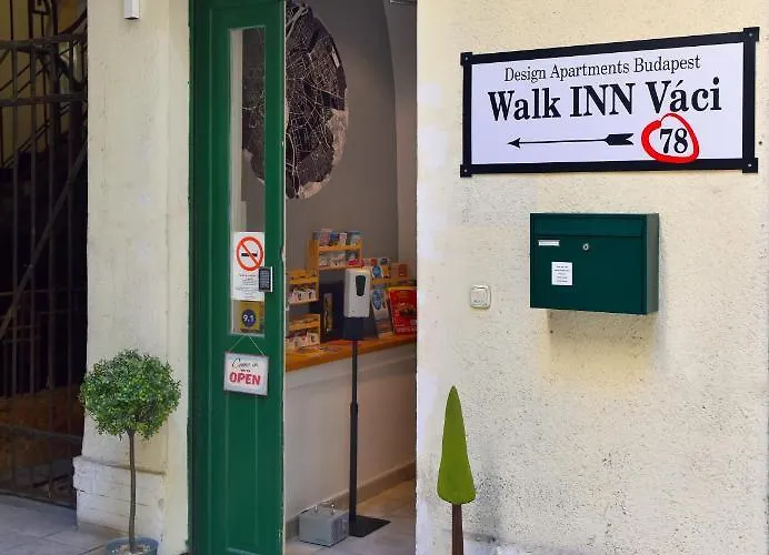 Walk Vaci 78 4*